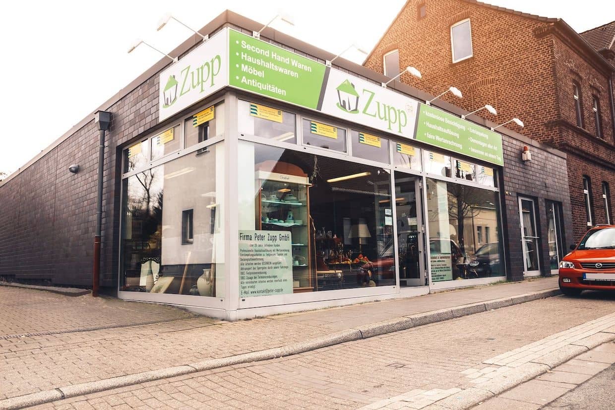 Außenansicht des Second-Hand-Ladens der Peter Zupp GmbH an der Schalker Straße in Essen